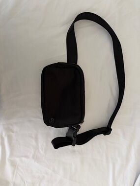 Pander Compact Black Crossbody Bag with Adjustable Strap